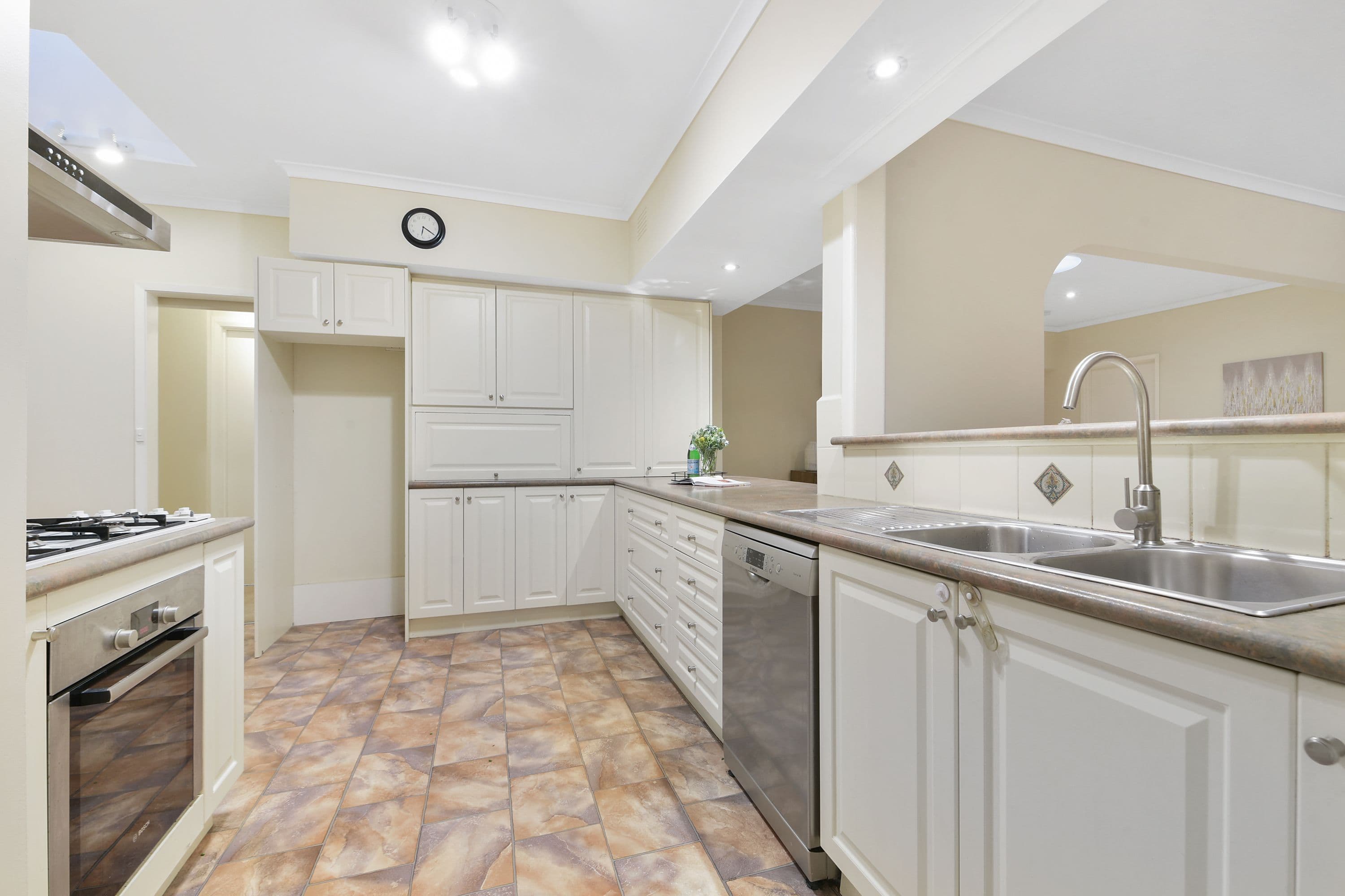 15 Diamond Avenue, Glen Waverley VIC 3150, Glen Waverley - Thumbnail 8