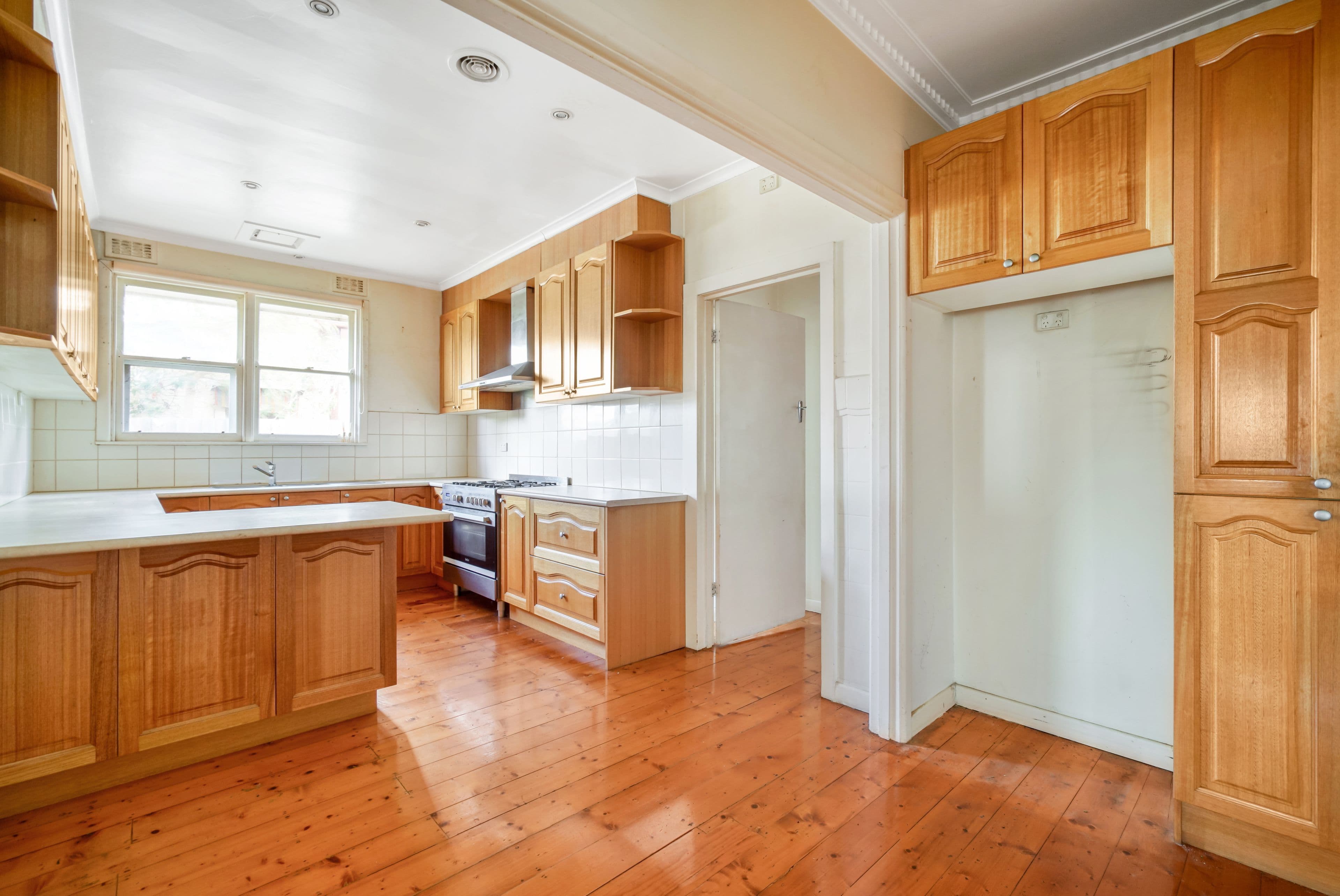 42 Oakhill Avenue, Reservoir VIC 3073, Reservoir - Thumbnail 2