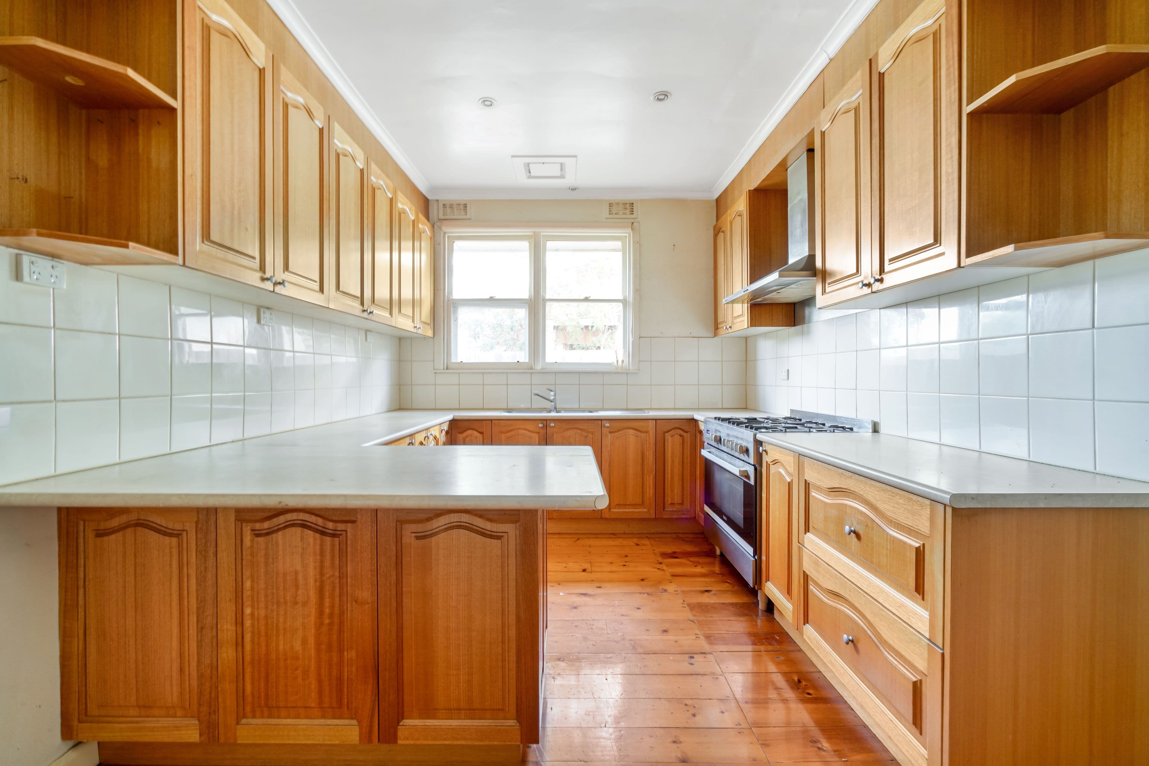 42 Oakhill Avenue, Reservoir VIC 3073, Reservoir - Thumbnail 3