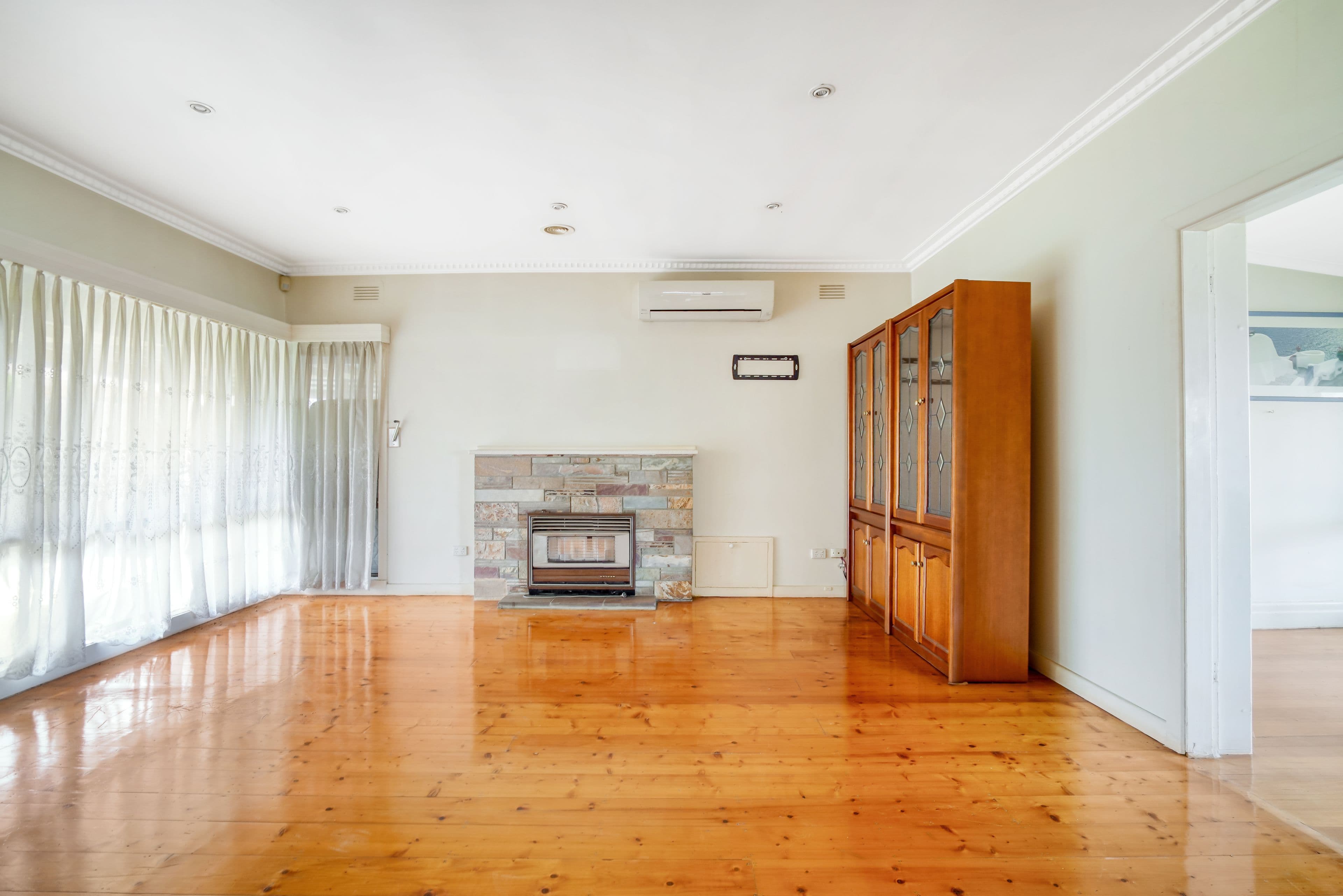 42 Oakhill Avenue, Reservoir VIC 3073, Reservoir - Thumbnail 4