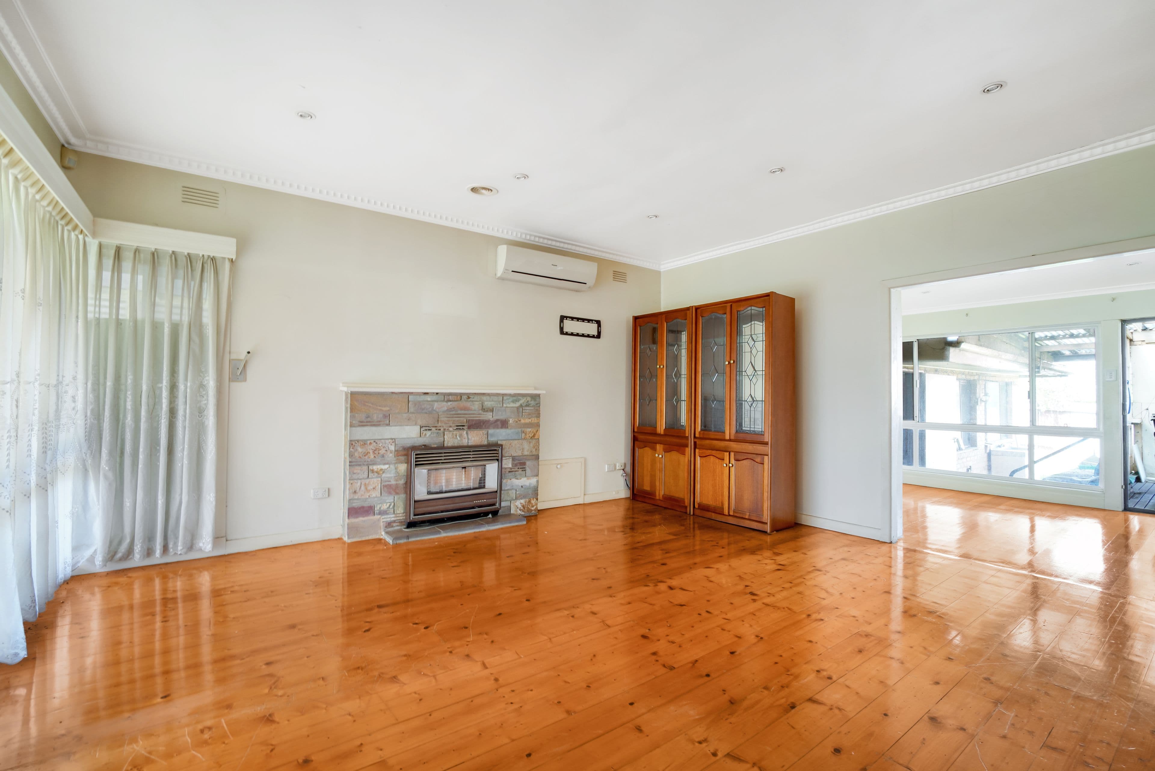 42 Oakhill Avenue, Reservoir VIC 3073, Reservoir - Thumbnail 5