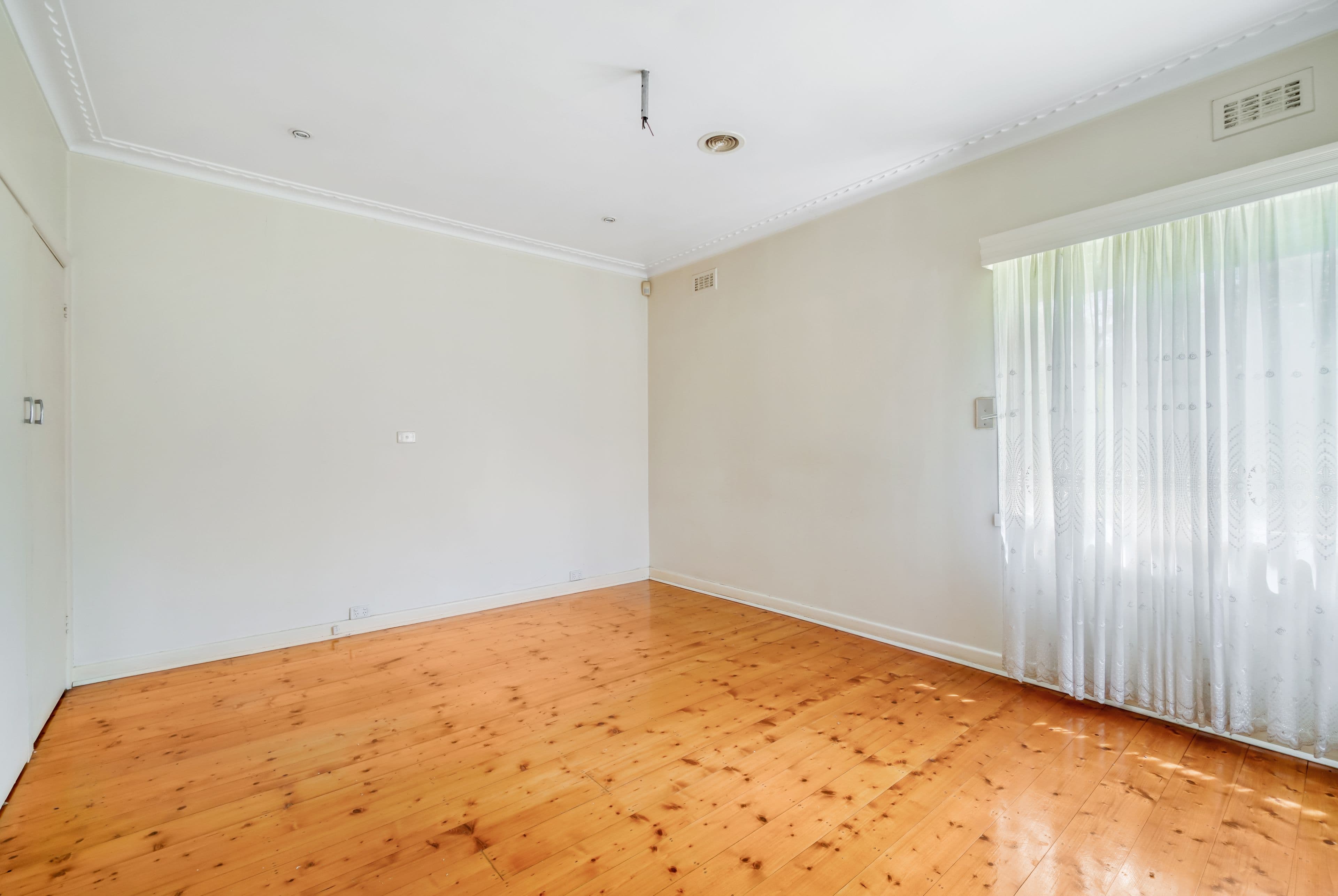 42 Oakhill Avenue, Reservoir VIC 3073, Reservoir - Thumbnail 7