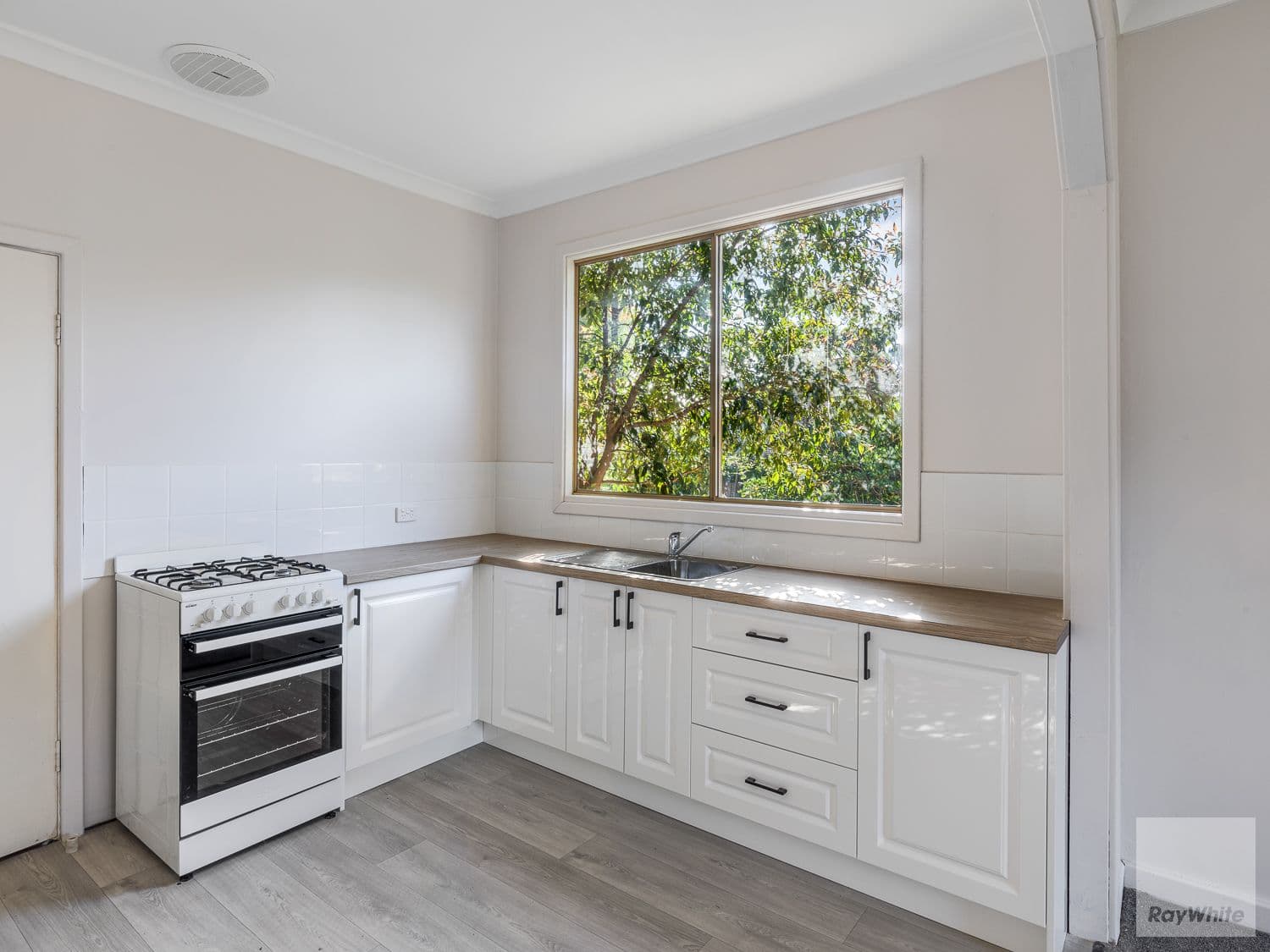 32 Burville Street, Spencer Park WA 6330, Spencer Park - Thumbnail 4