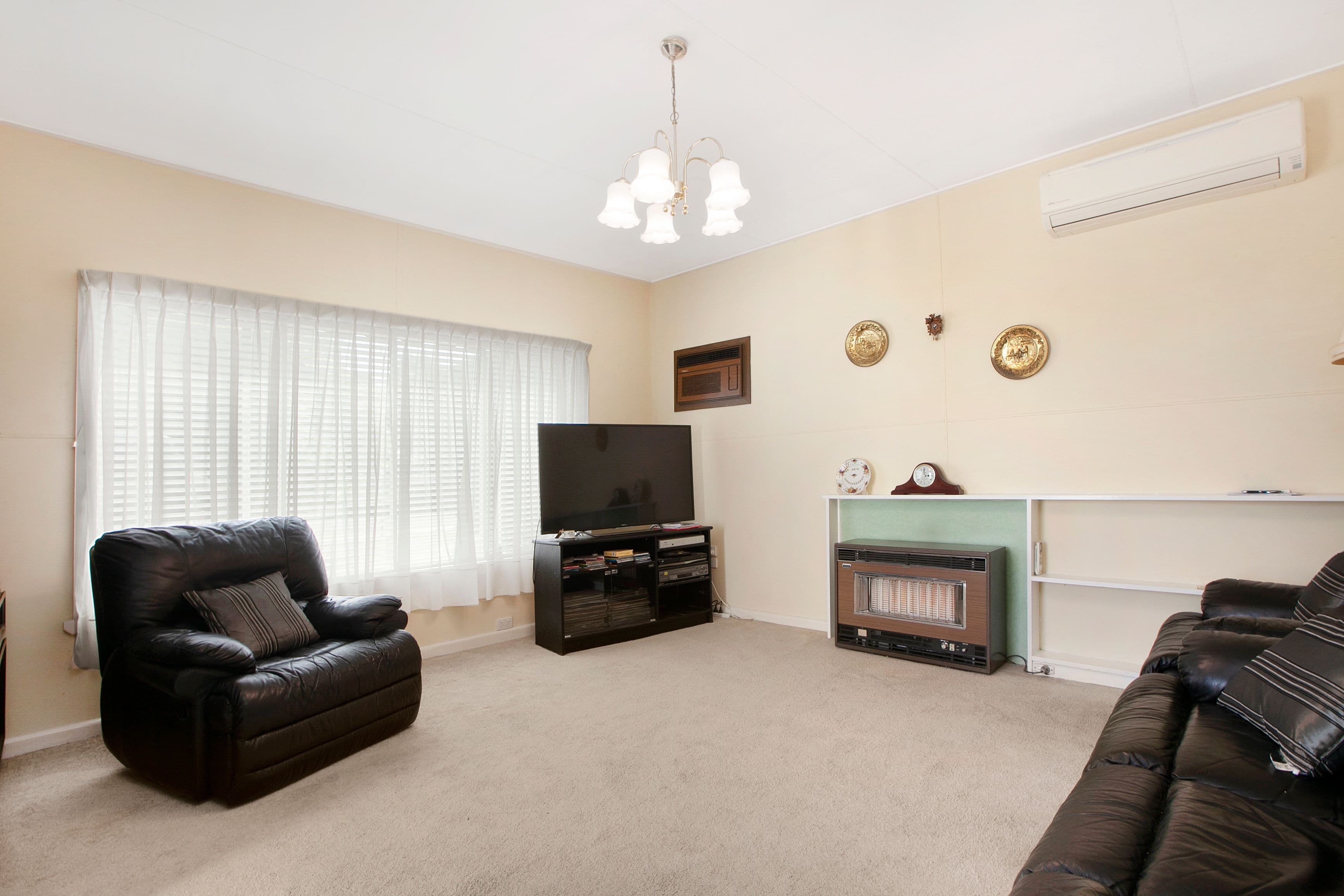 8 Laurie Street, Reservoir VIC 3073, Reservoir - Thumbnail 2