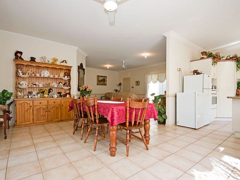 27 Mapleton Crescent, FOREST LAKE QLD 4078, Forest Lake - Thumbnail 4
