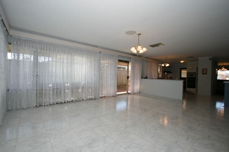 14 Stradbroke Place, BALLAJURA WA 6066, Ballajura - Thumbnail 2