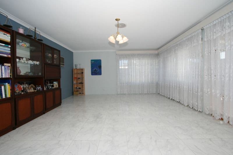 14 Stradbroke Place, BALLAJURA WA 6066, Ballajura - Thumbnail 3