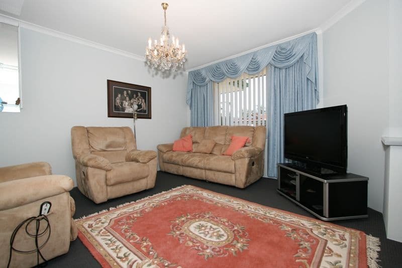 14 Stradbroke Place, BALLAJURA WA 6066, Ballajura - Thumbnail 4