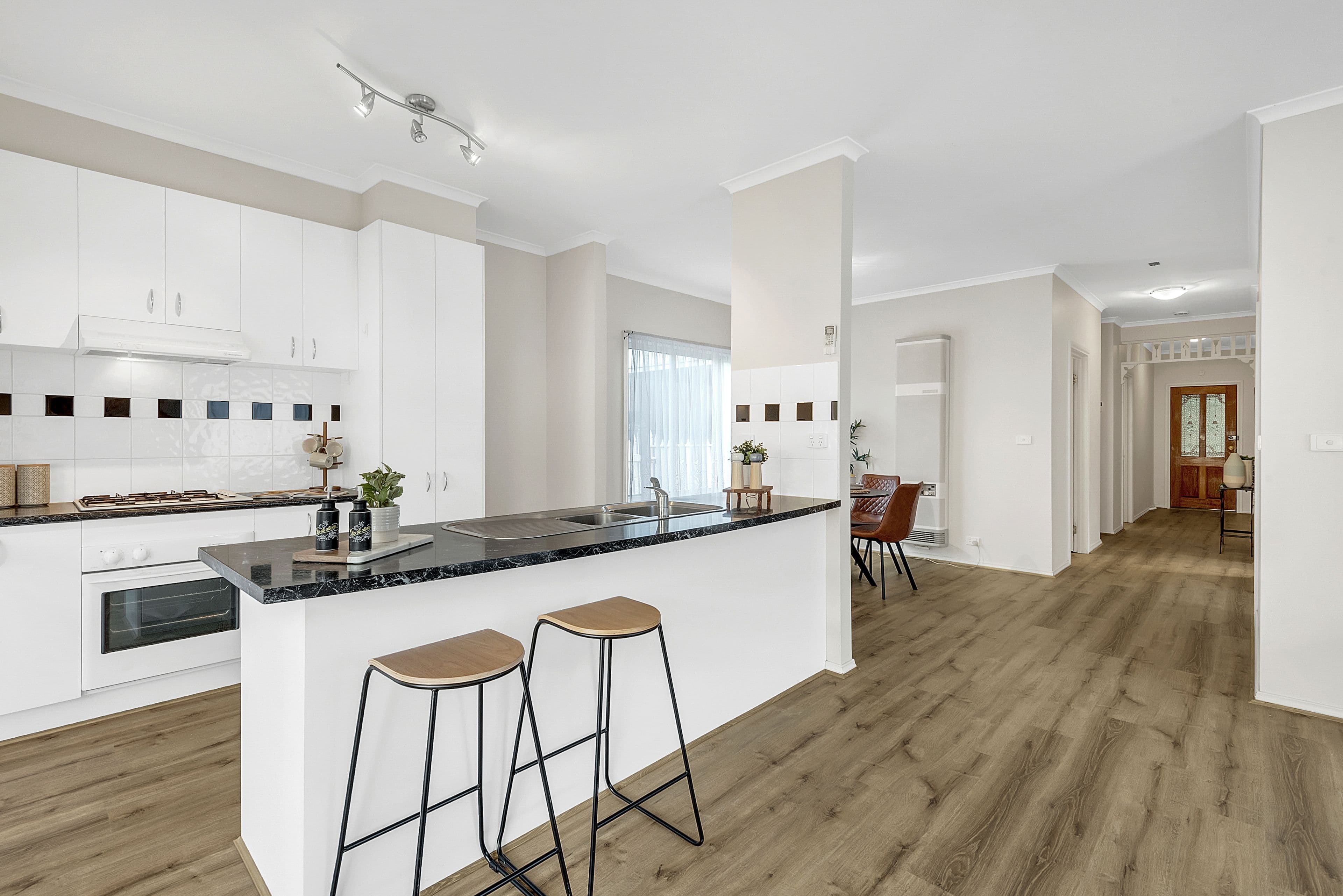 31 Woodlea Crescent, Craigieburn VIC 3064, Craigieburn - Thumbnail 3