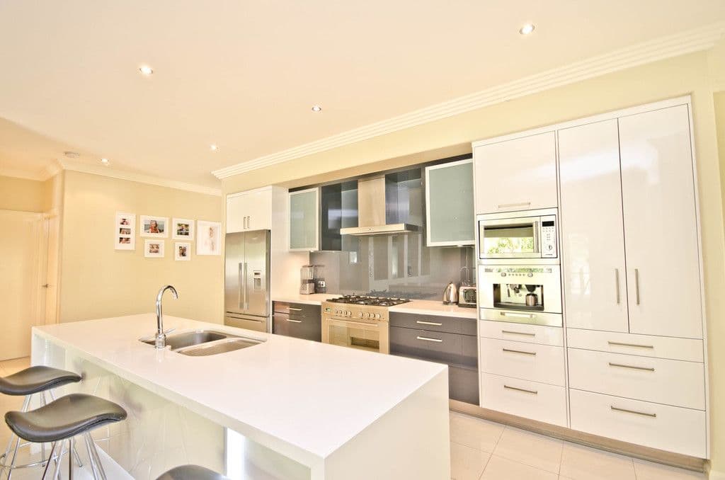 10 Waterview Crescent, Sorrento QLD 4217, Sorrento - Thumbnail 2