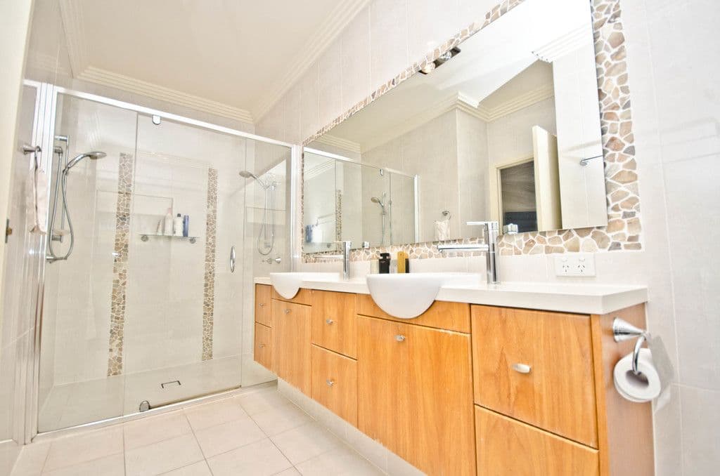 10 Waterview Crescent, Sorrento QLD 4217, Sorrento - Thumbnail 8