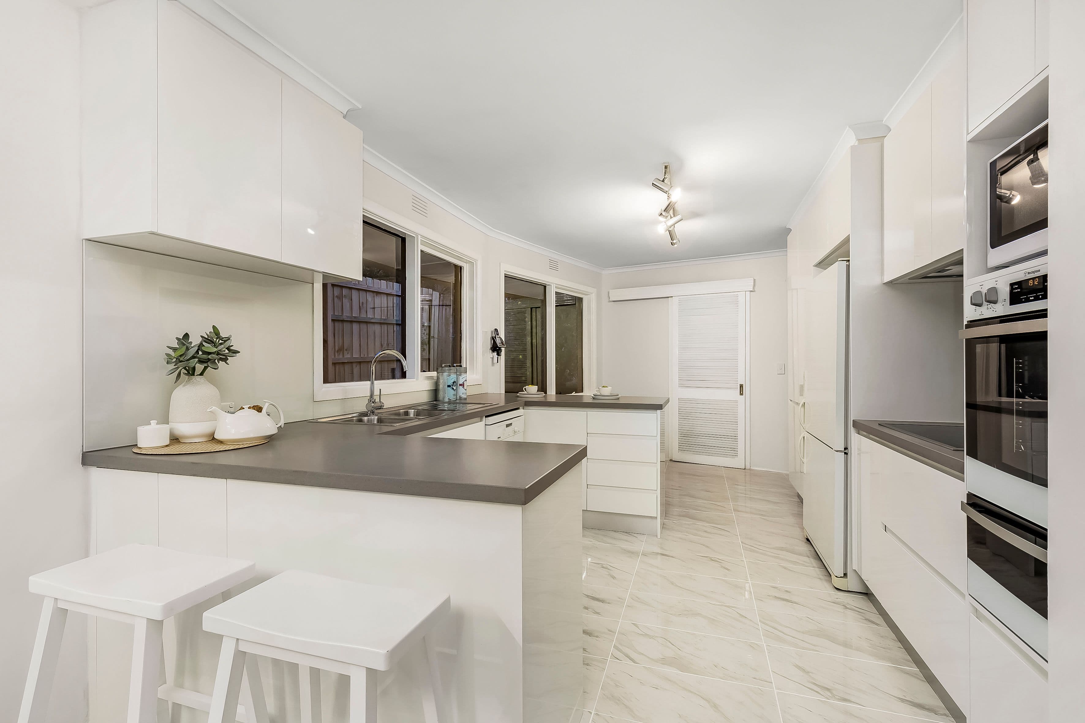 2 Monomeith Crescent, Mount Waverley VIC 3149, Mount Waverley - Thumbnail 3