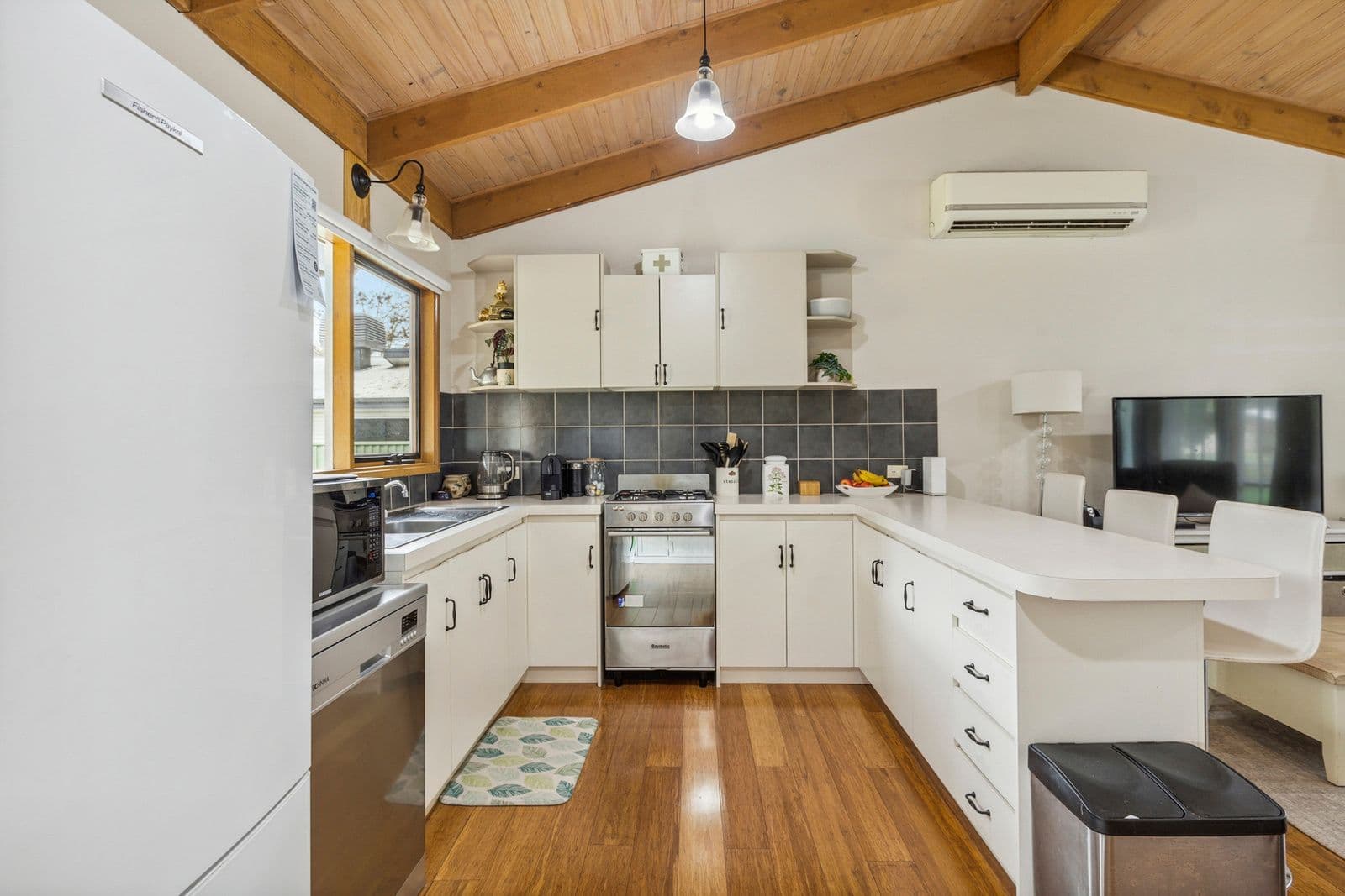 18 Anderson Street, Avenel VIC 3664, Avenel - Thumbnail 4