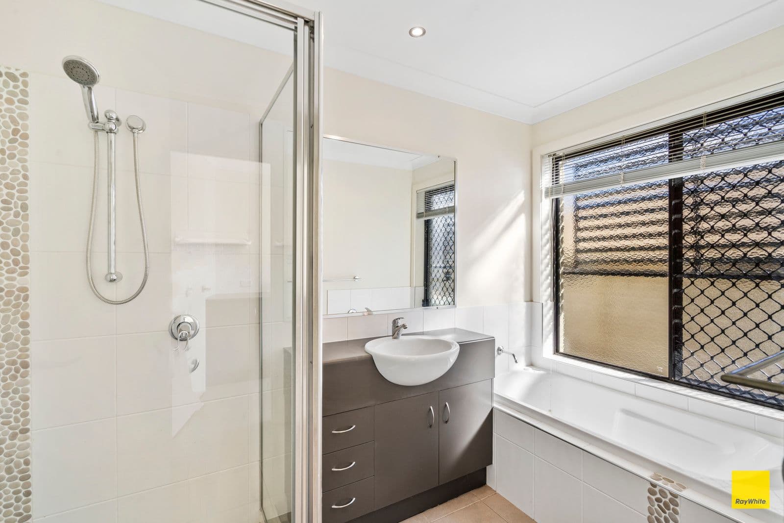 4 Serene Place, Birkdale QLD 4159, Birkdale - Thumbnail 3