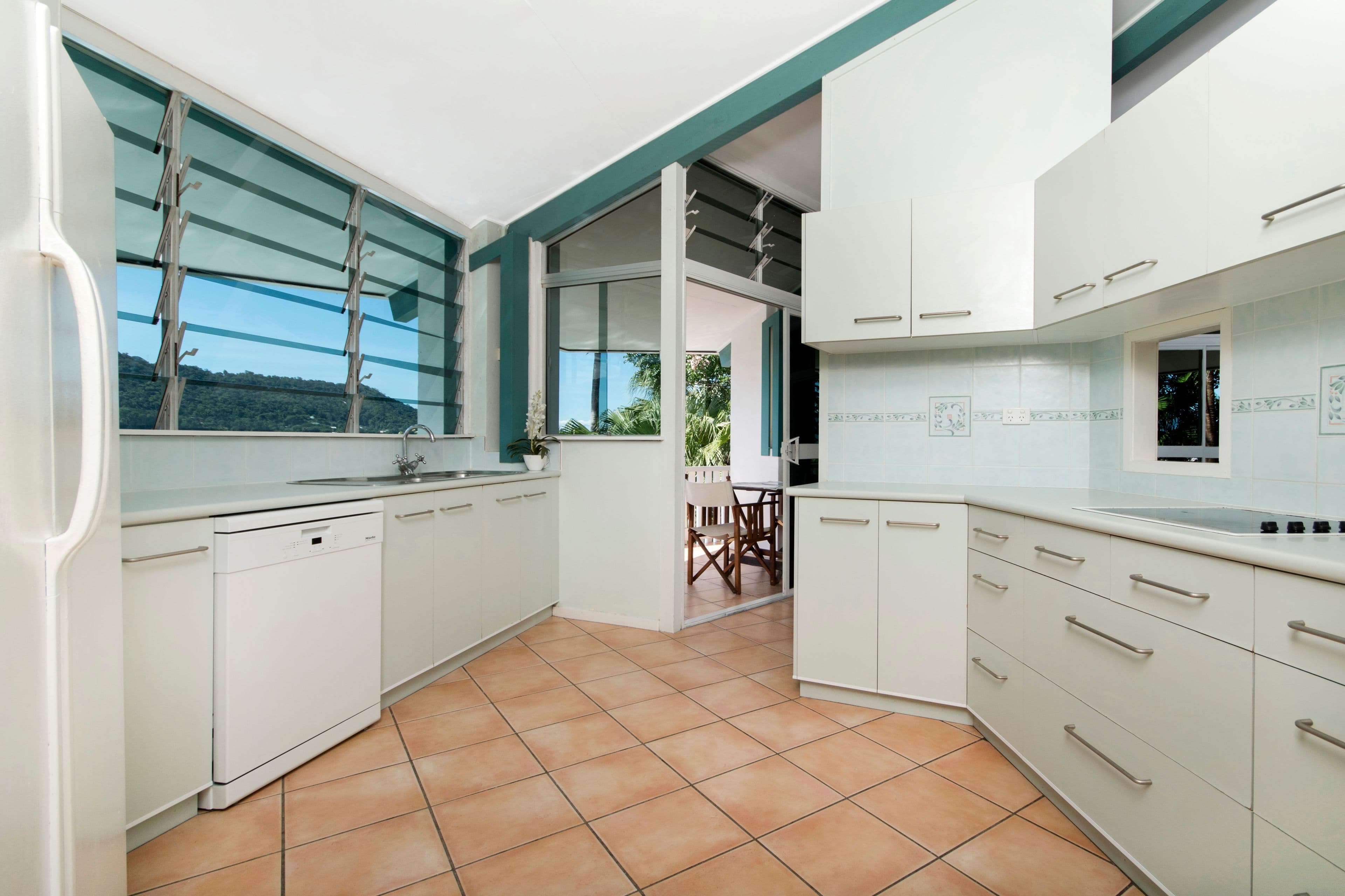 3 Aldinga Close, Whitfield QLD 4870, Whitfield - Thumbnail 3