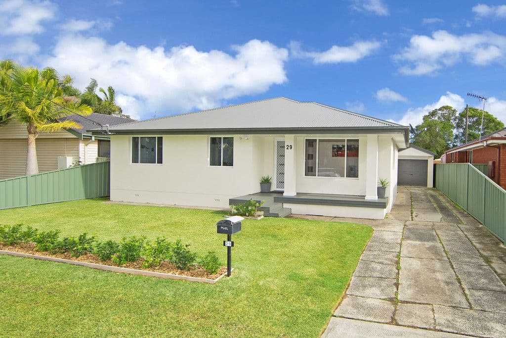 29 Kathleen White Crescent, Killarney Vale - Image 1