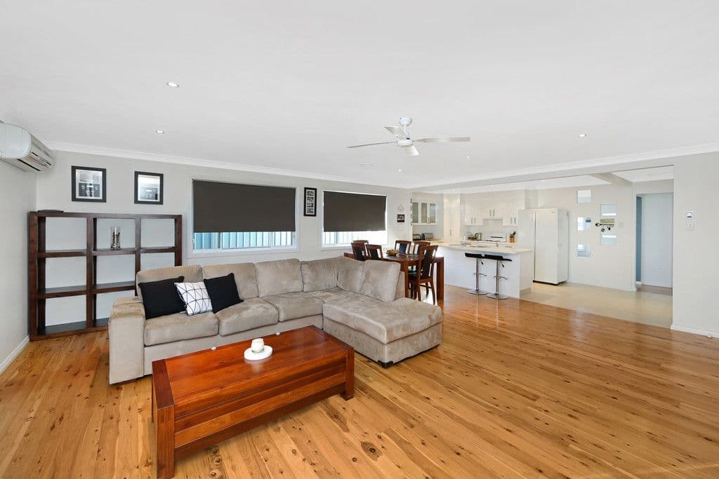 29 Kathleen White Crescent, Killarney Vale - Thumbnail 2