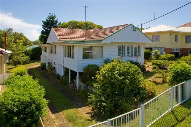25 Iveagh Avenue, HOLLAND PARK WEST QLD 4121, Holland Park West - Image 1