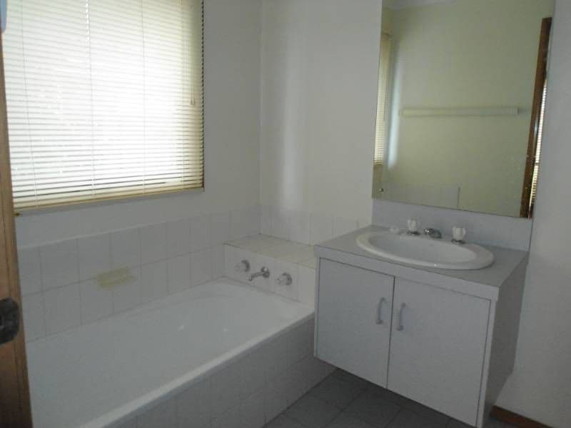 3 WESTMINSTER Court, HAMPTON PARK VIC 3976, Hampton Park - Thumbnail 3