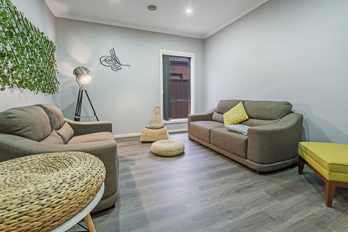 19 Woodgrove Street, Craigieburn VIC 3064, Craigieburn - Thumbnail 2