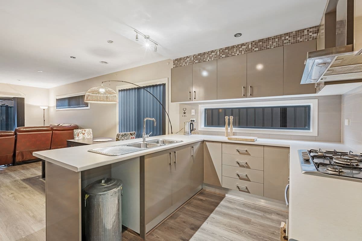 19 Woodgrove Street, Craigieburn VIC 3064, Craigieburn - Thumbnail 4