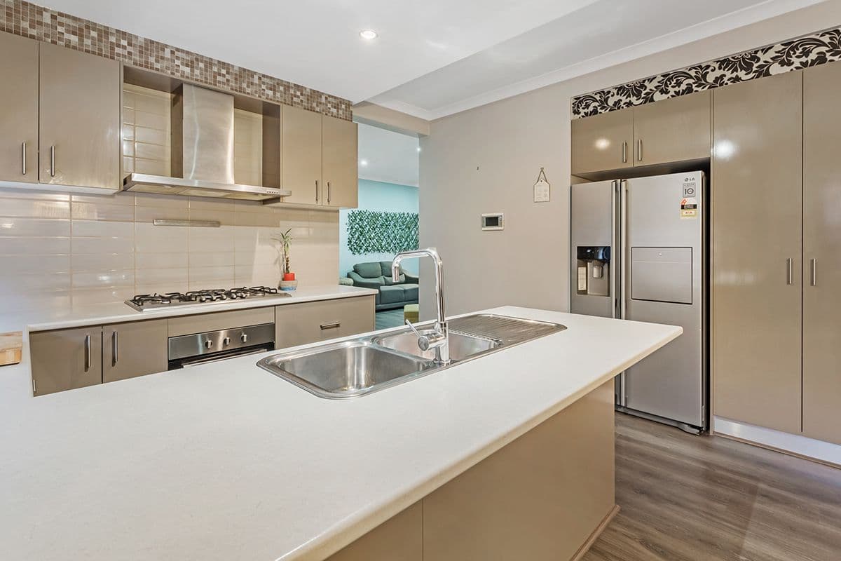 19 Woodgrove Street, Craigieburn VIC 3064, Craigieburn - Thumbnail 5