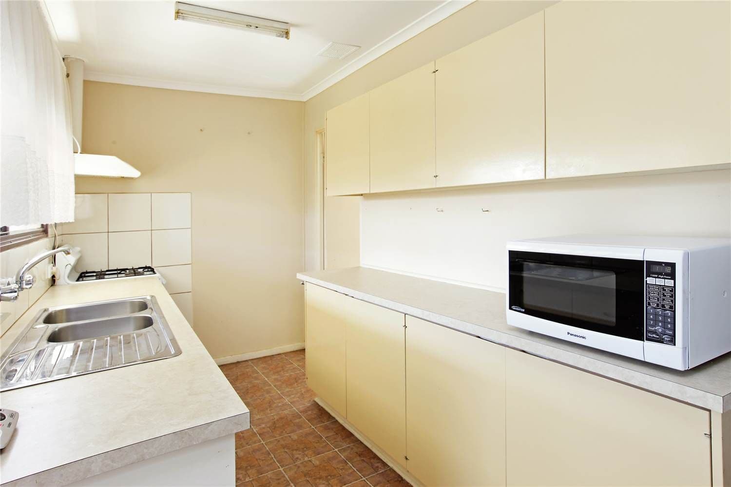 100 Fairbairn Drive, CORIO VIC 3214, Corio - Thumbnail 3