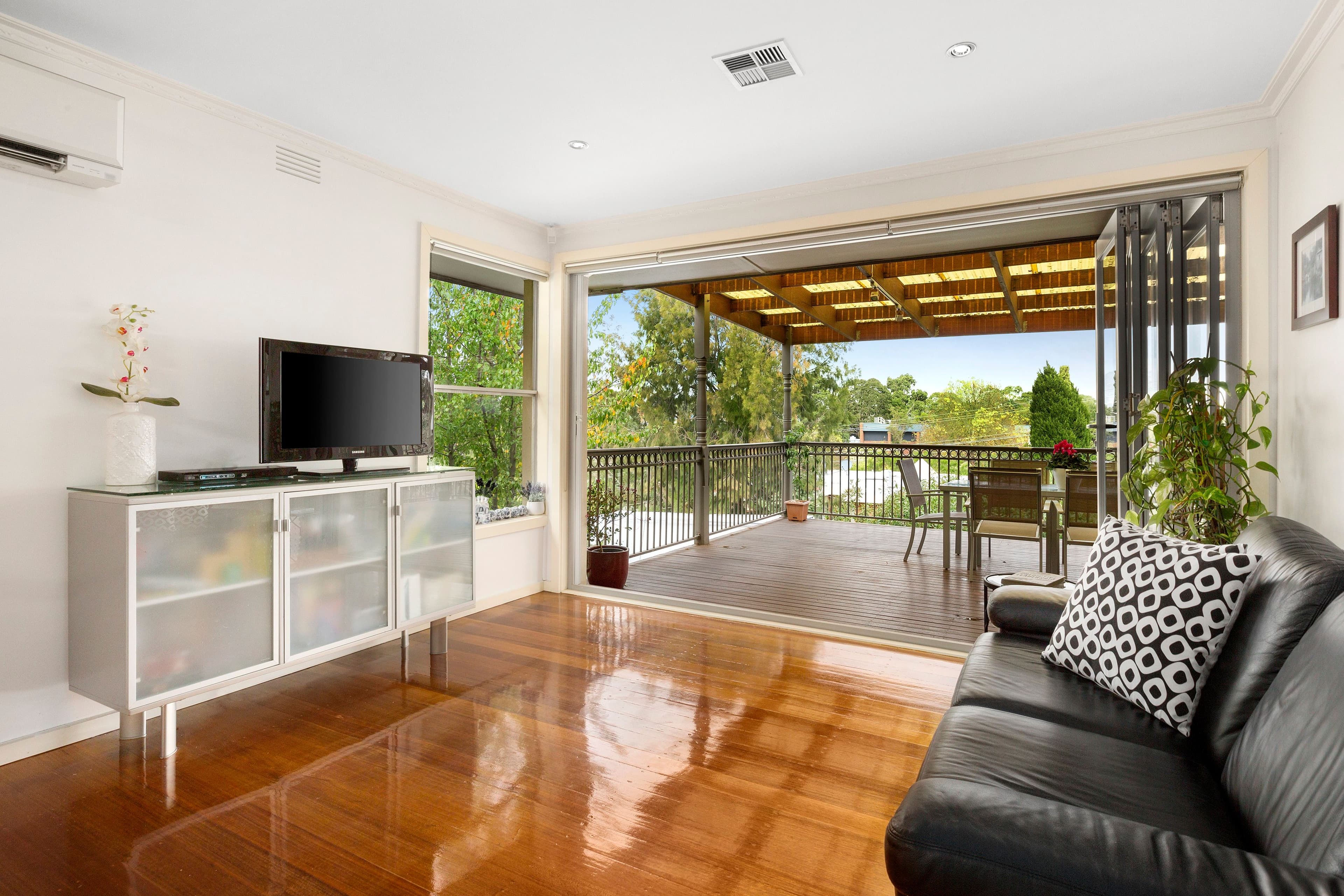 96 Blackburn Road, Doncaster East, Doncaster East - Thumbnail 2