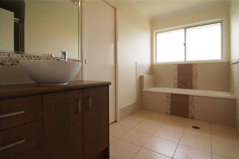 10 Edwin Street, WESTBROOK QLD 4350, Westbrook - Thumbnail 7