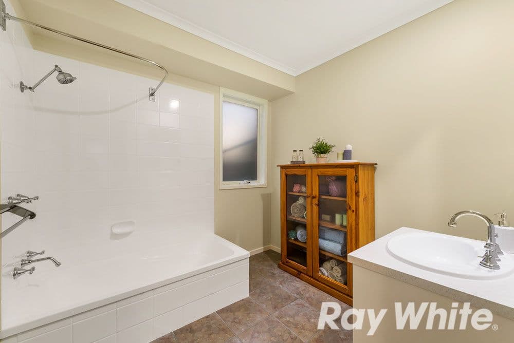 10 MacGregor Court, Rowville VIC 3178, Rowville - Thumbnail 7