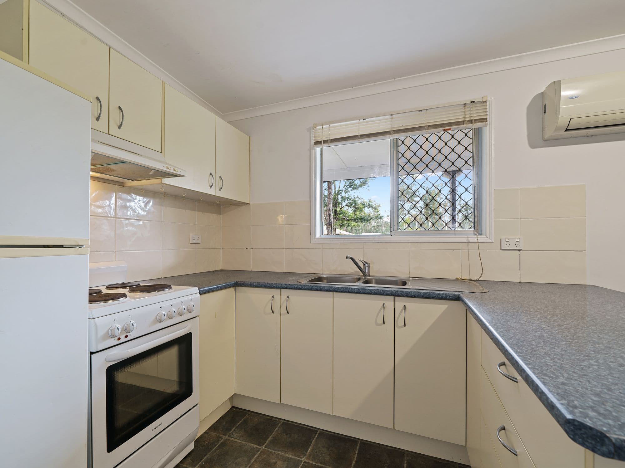 48 Cedar Avenue, Esk QLD 4312, Esk - Thumbnail 4