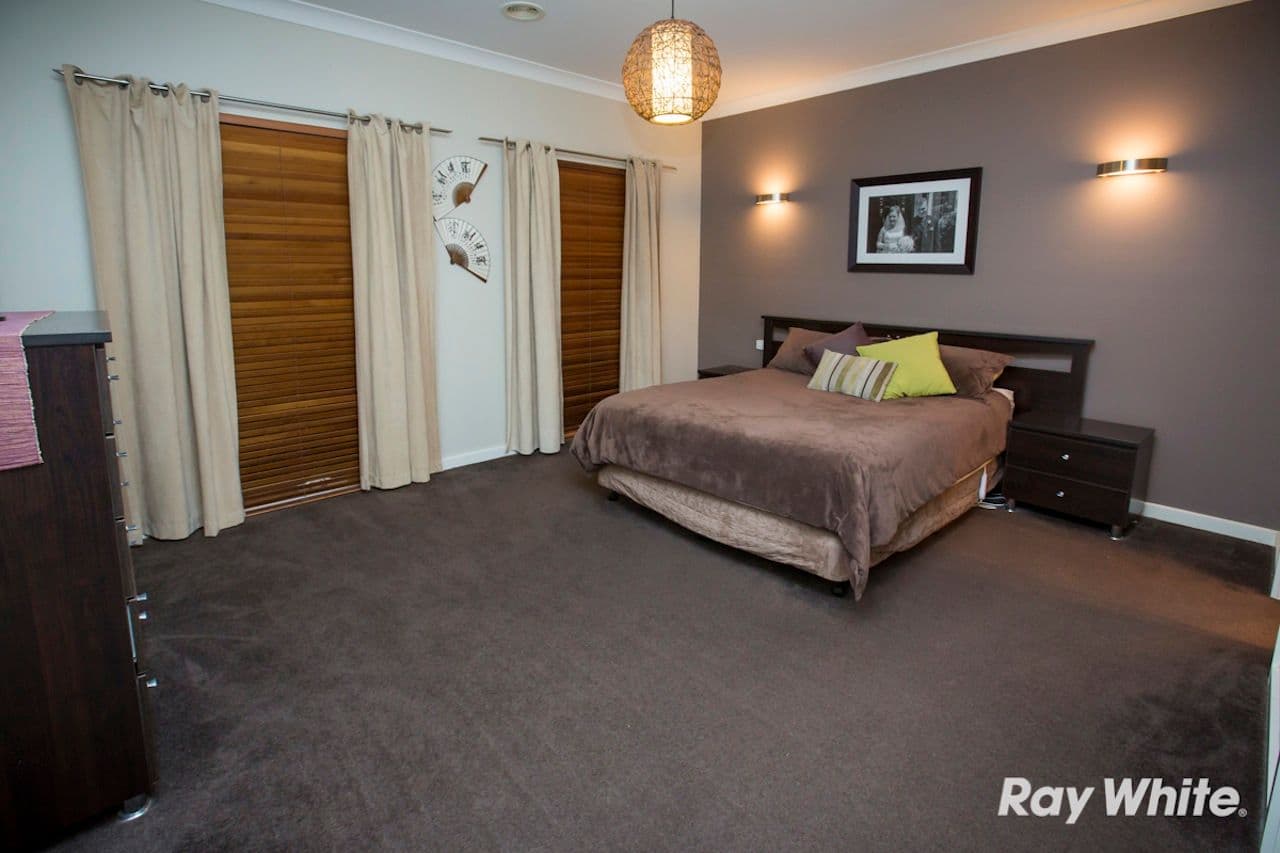 19 Pioneers Crescent, PAKENHAM VIC 3810, Pakenham - Thumbnail 4