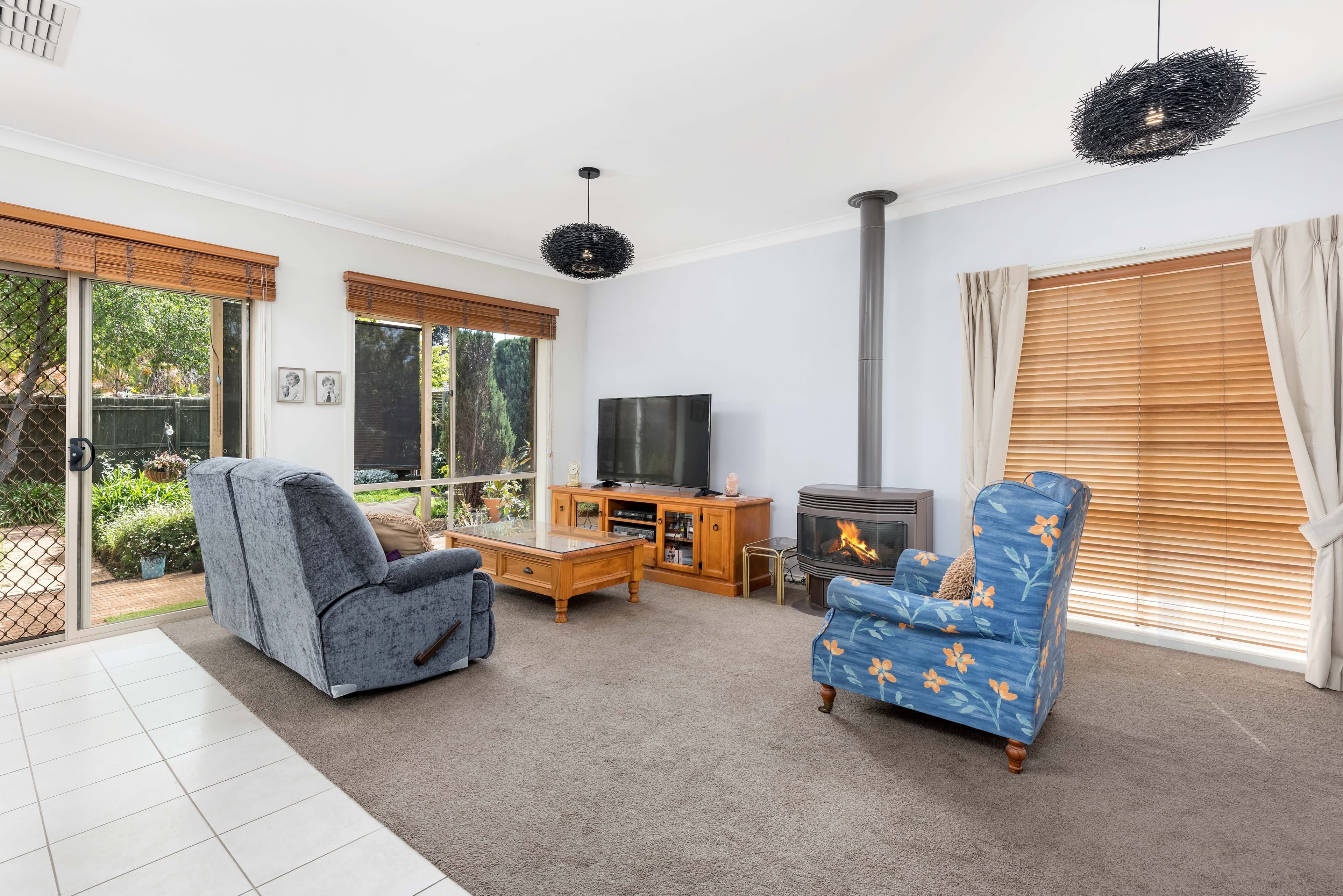 28 Capri Close, South Morang VIC 3752, South Morang - Thumbnail 2