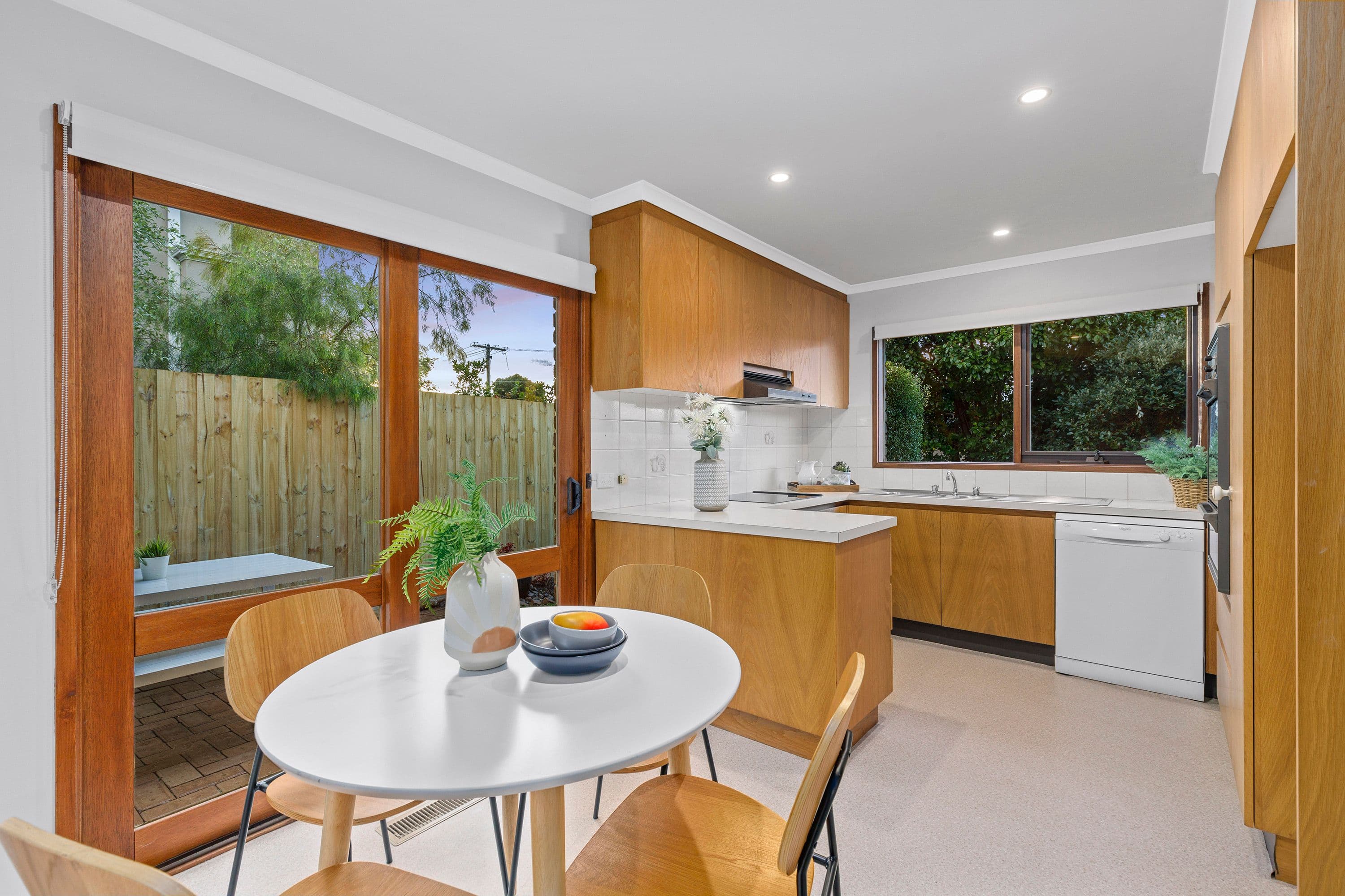 26 Munro Avenue, Mount Waverley VIC 3149, Mount Waverley - Thumbnail 5