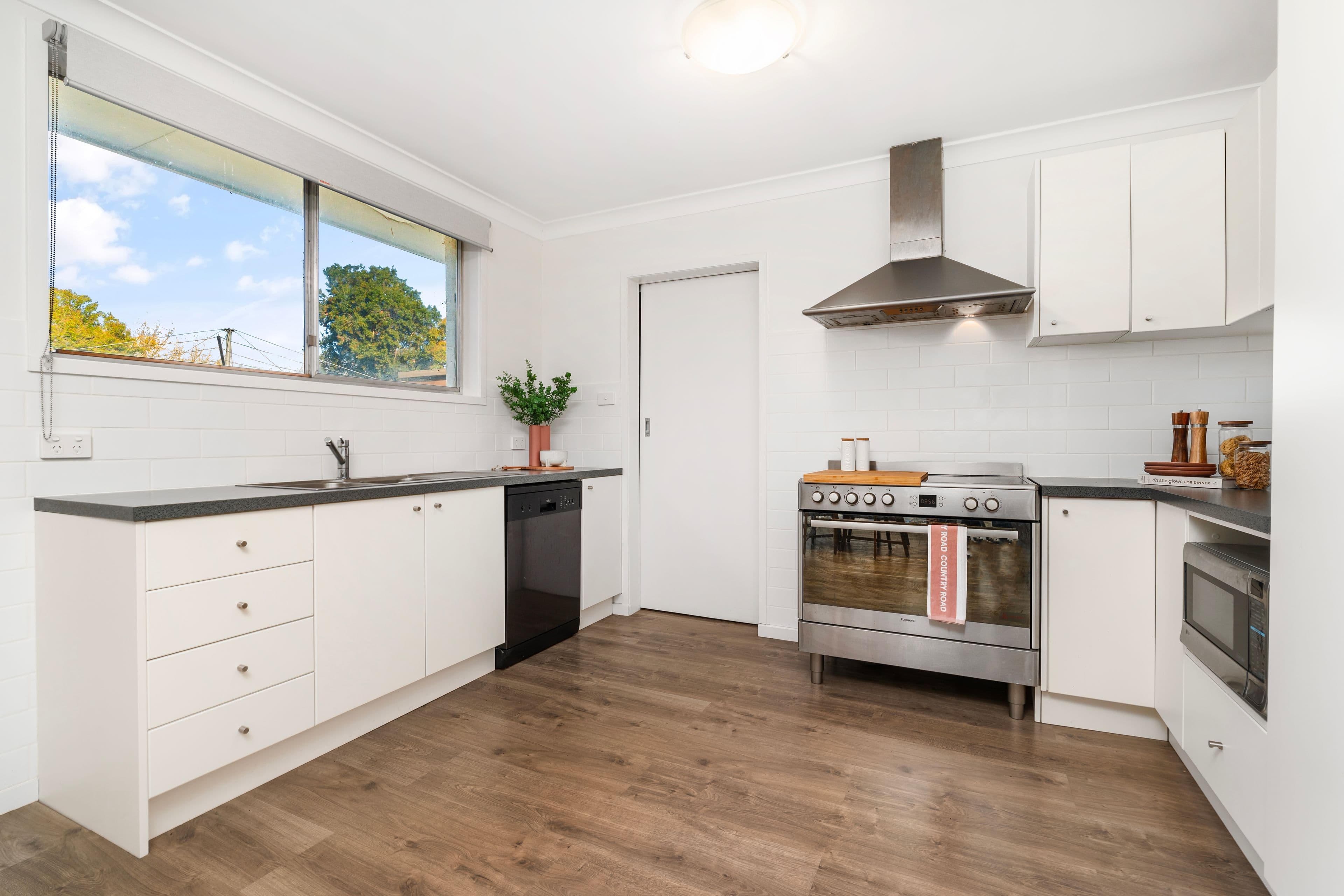 344 Sutherland Street, Lavington NSW 2641, Lavington - Thumbnail 2