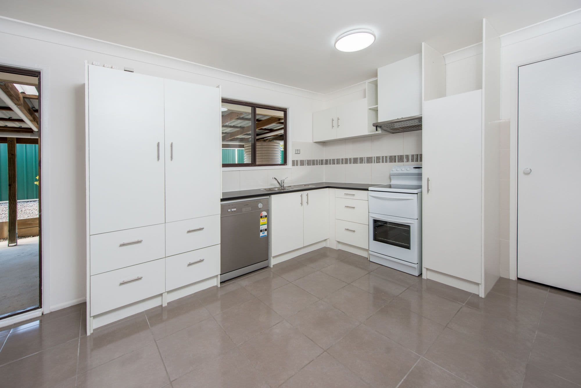 2 Royena Court, Crestmead QLD 4132, Crestmead - Thumbnail 3