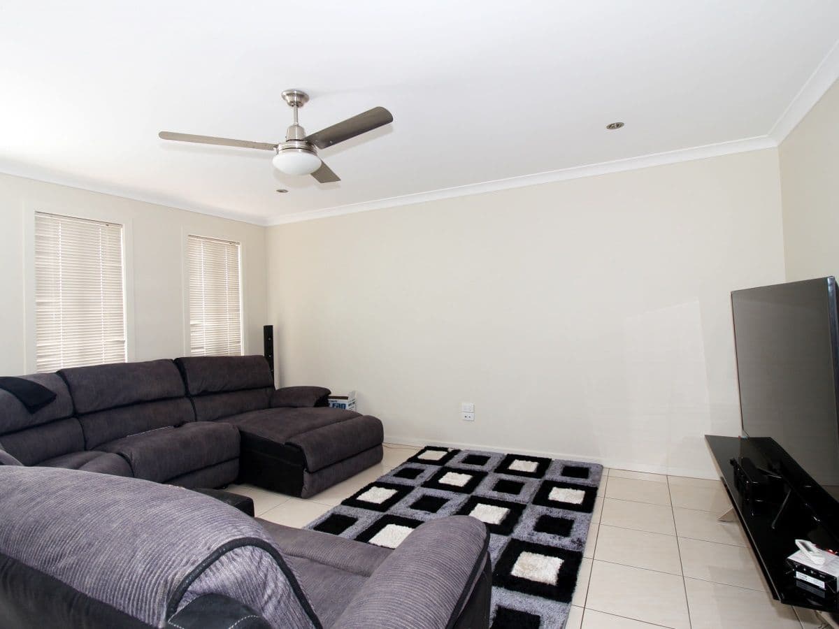 11 Lakeside Drive, Emerald QLD 4720, Emerald - Thumbnail 3
