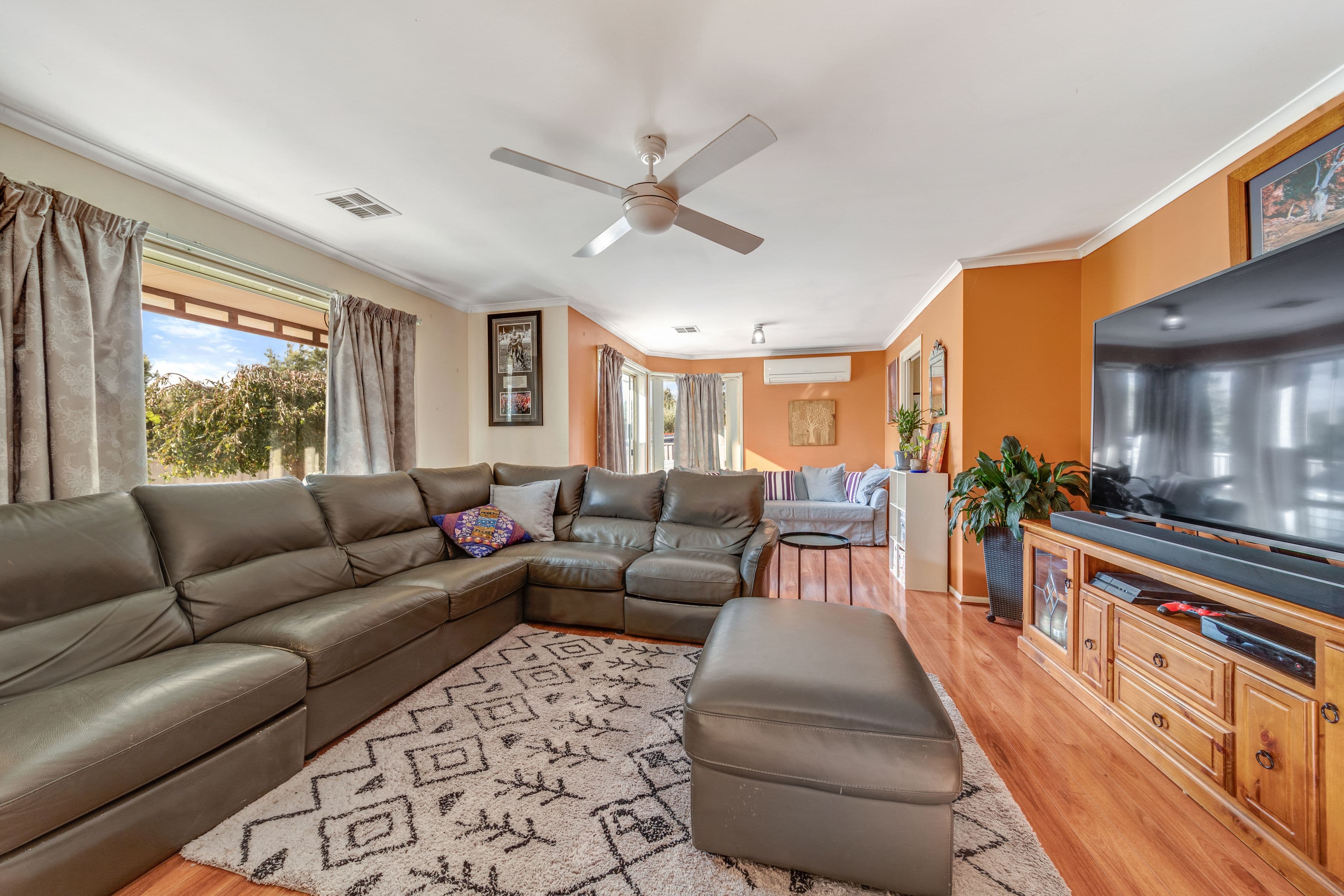 42 Jonsson Court, Dunlop ACT 2615, Dunlop - Thumbnail 2