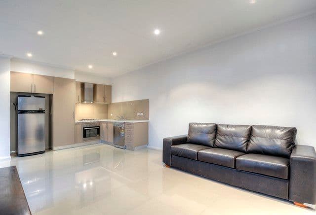 2B Palm Avenue, RESERVOIR VIC 3073, Reservoir - Thumbnail 2