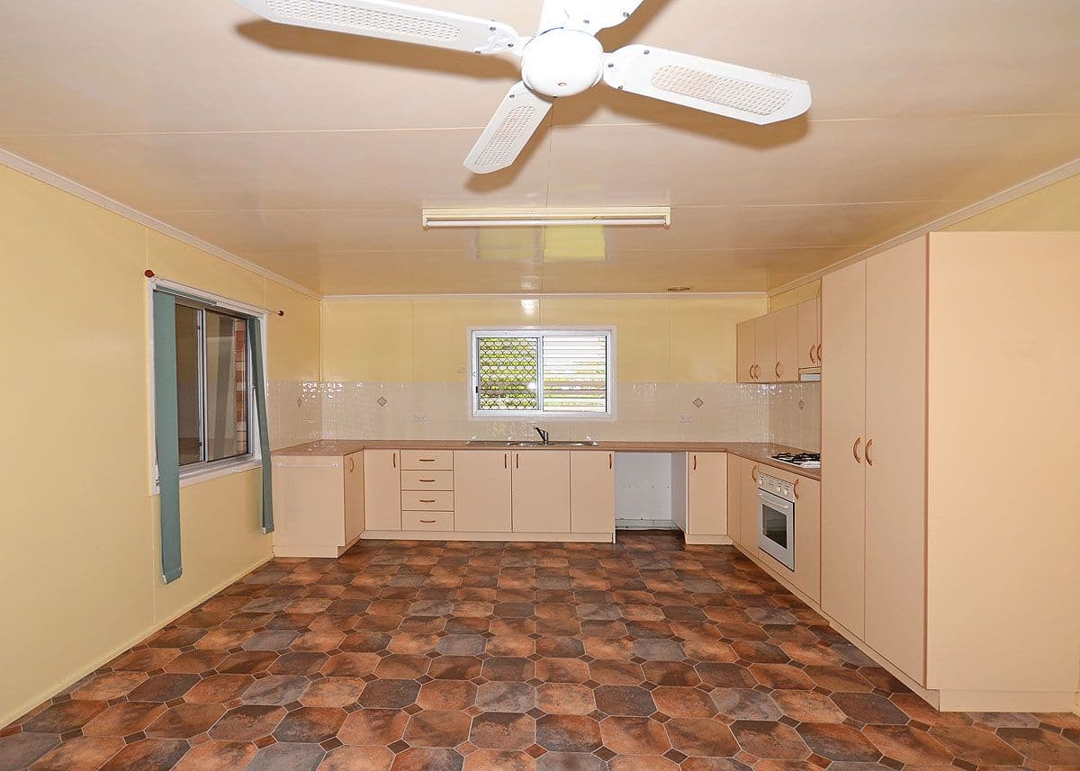 77 Spence Street, POINT VERNON QLD 4655, Point Vernon - Thumbnail 4