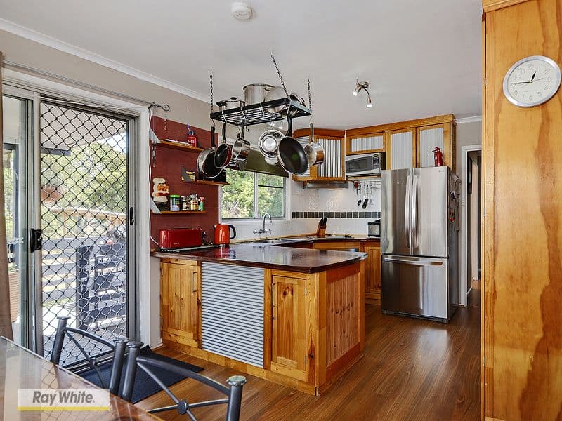 21 Wendy Crescent, CLONTARF QLD 4019, Clontarf - Thumbnail 4