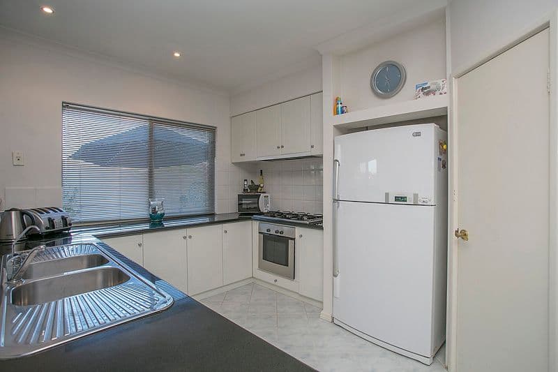 2 Limerick Loop, WATTLE GROVE WA 6107, Wattle Grove - Thumbnail 7