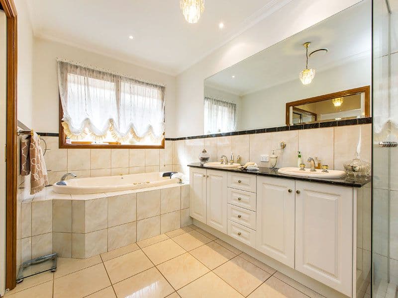 14 Aisha Crescent, DINGLEY VILLAGE VIC 3172, Dingley Village - Thumbnail 7