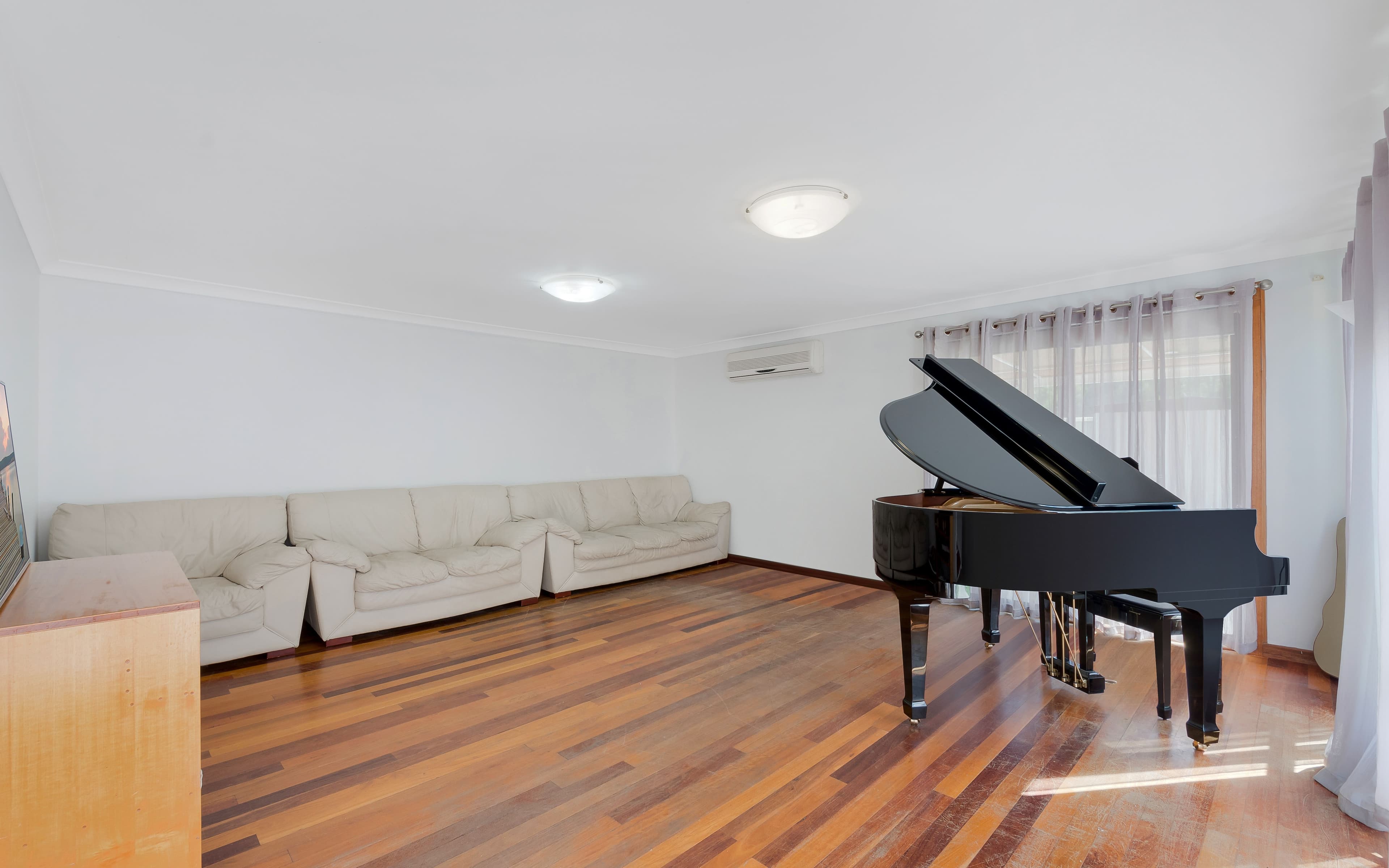 2 Clarendon Court, Seabrook - Thumbnail 3