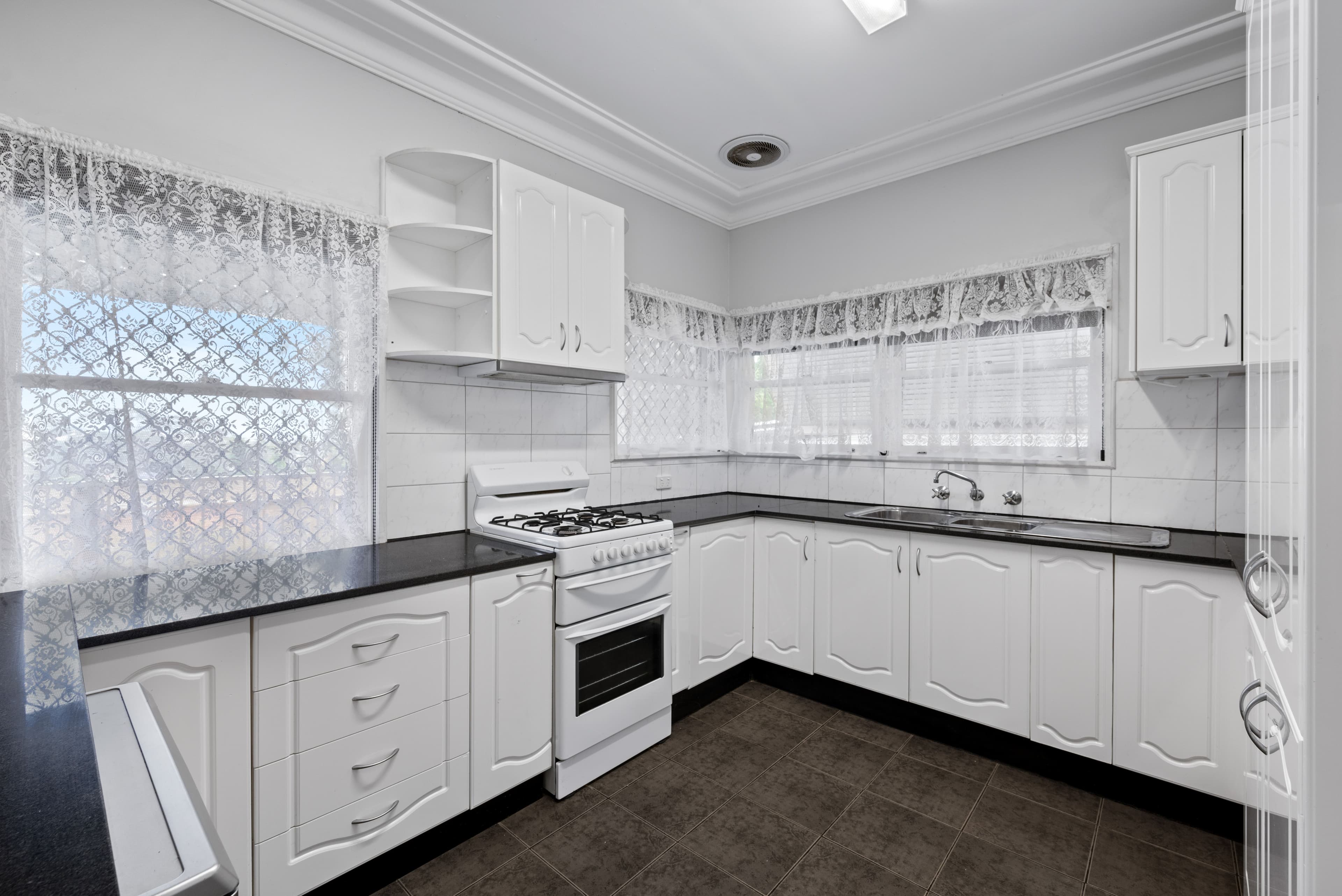 27 Colonial Street, Campbelltown NSW 2560, Campbelltown - Thumbnail 3