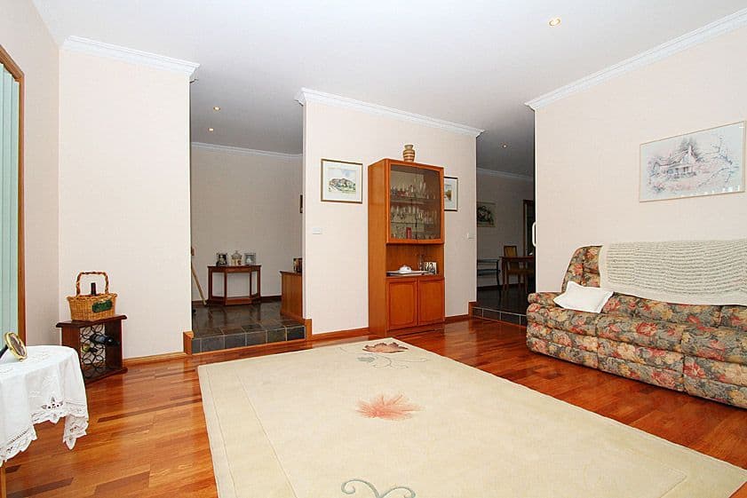 3 Barina Way, MILL PARK VIC 3082, Mill Park - Thumbnail 6