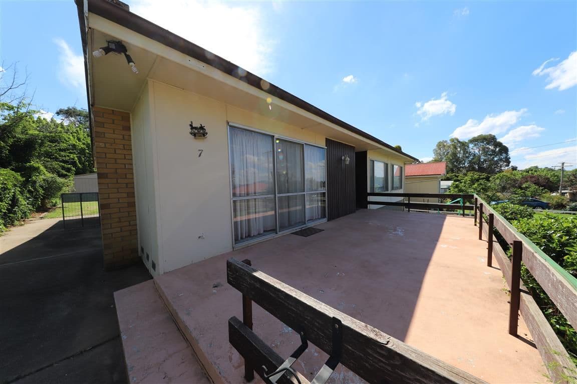 7 Charles Street, Tumut NSW 2720, Tumut - Thumbnail 2