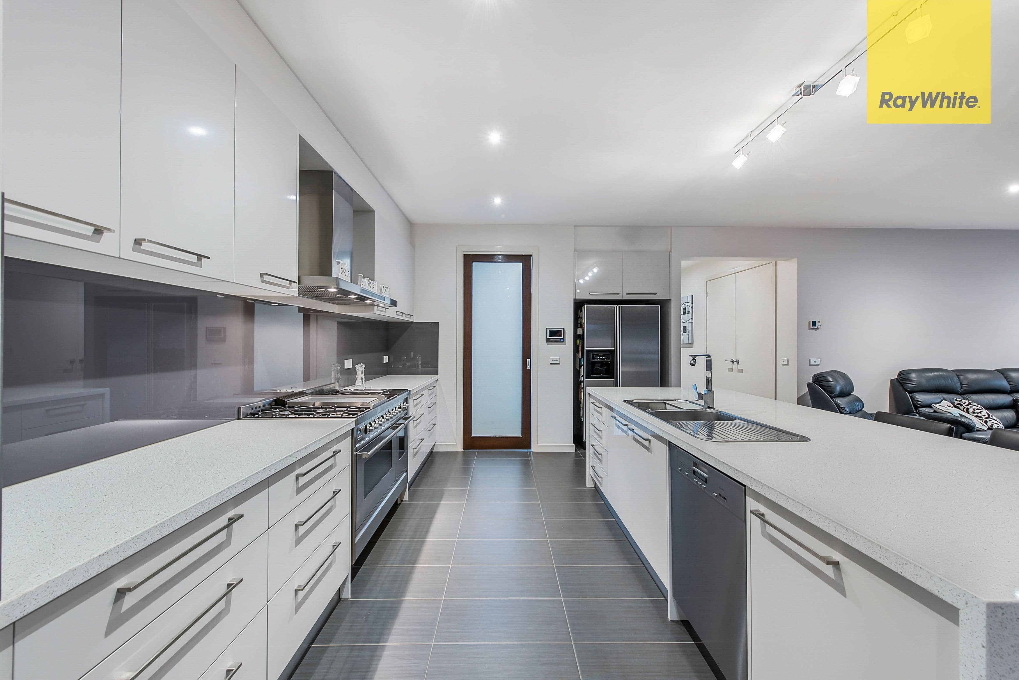 56 Hillcrest Drive, Hillside VIC 3037, Hillside - Thumbnail 2