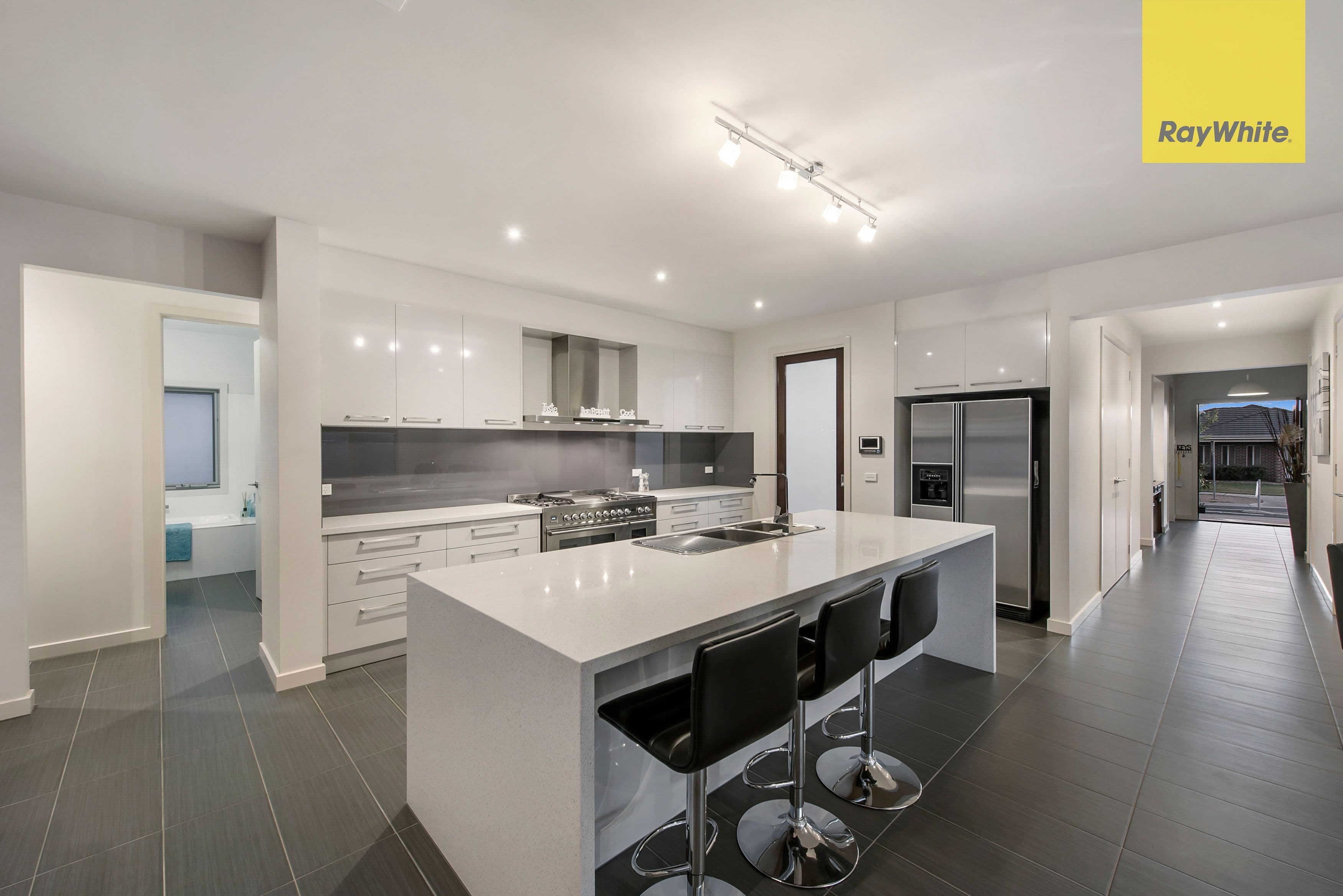 56 Hillcrest Drive, Hillside VIC 3037, Hillside - Thumbnail 3