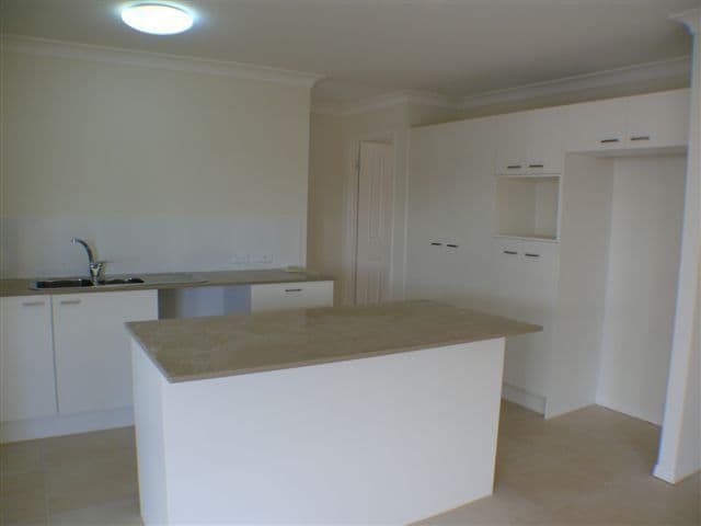 11 Farraday Crescent, PACIFIC PINES QLD 4211, Pacific Pines - Thumbnail 3